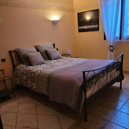 Location Saisonniere Villa Lauris Exterior photo