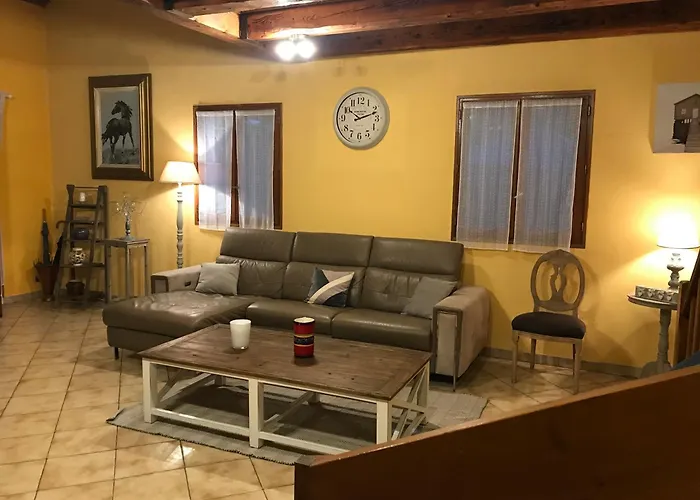 Location Saisonniere Villa Lauris
